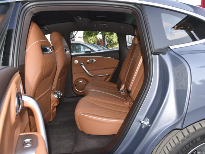 2024 Ora Cat EV Car Grand Cat Lighting Cat Dark Night Versione 555km 204HP 9