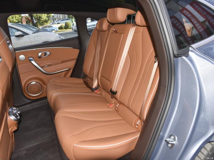 2024 Ora Cat EV Car Grand Cat Lighting Cat Dark Night Versione 555km 204HP 10